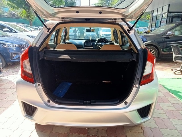 Second-hand 2016 Honda Jazz 1.2 V AT i VTEC for sale in Thane-8