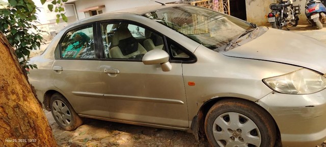 Honda City 1.5 GXI Second-hand 2004 Honda City 1.5 GXI for sale in Visakhapatnam-4