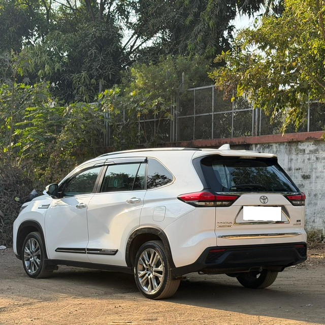 Second-hand 2023 Toyota Innova Hycross ZX(O) Hybrid for sale in Mumbai-2