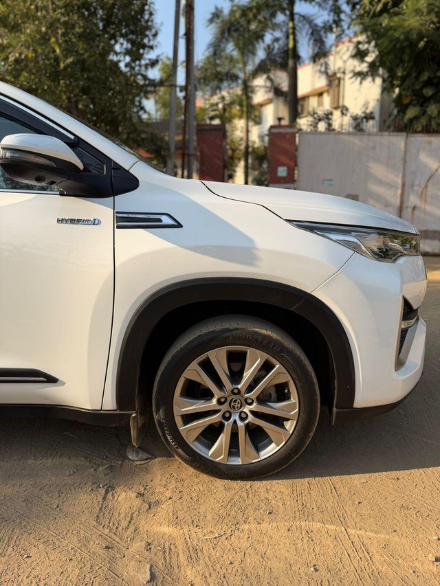 Second-hand 2023 Toyota Innova Hycross ZX(O) Hybrid for sale in Mumbai-5