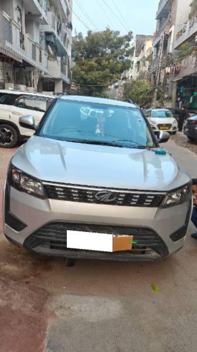 Second-hand 2021 Mahindra XUV300 W6 BSVI for sale in Ghaziabad-1