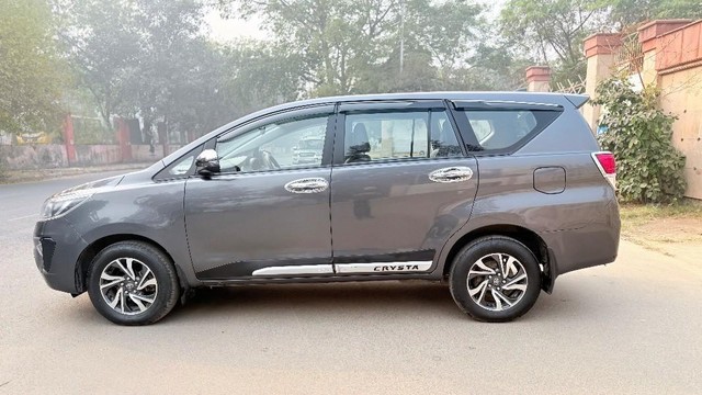 Second-hand 2022 Toyota Innova Crysta 2.4 G 7 STR for sale in New Delhi-4