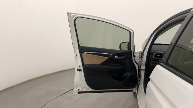 Second-hand 2021 Honda Jazz VX for sale in Pune-27