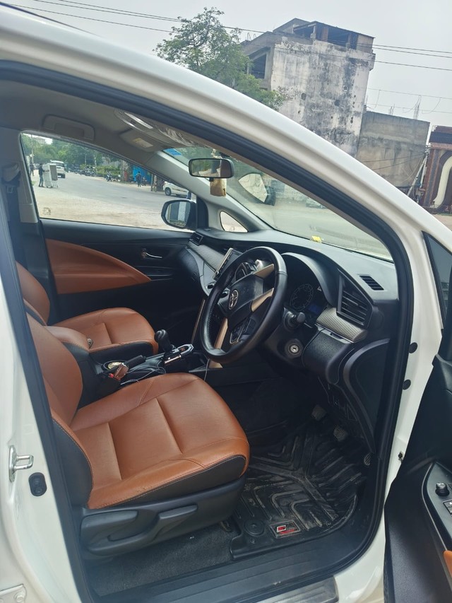 Second-hand 2022 Toyota Innova Crysta 2.7 GX 7 STR for sale in New Delhi-6