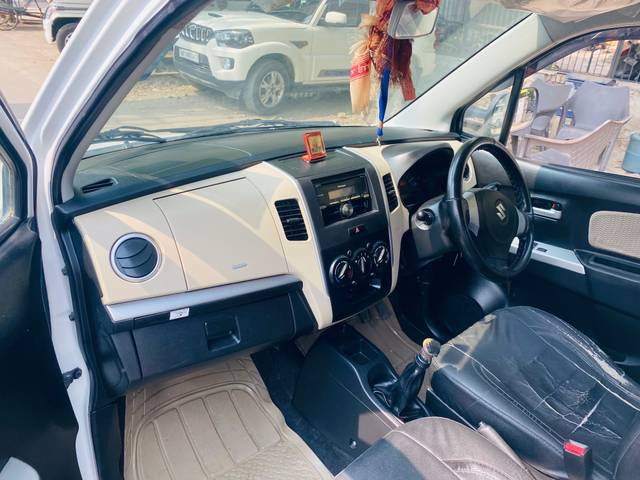 https://images10.gaadi.com/usedcar_image/49C87A19-BB1E-44E8-A5B6-45ACBBFCBB05/original/82e324c0-44b0-4f25-b494-2f59e02f2c25.jpg?imwidth=6402