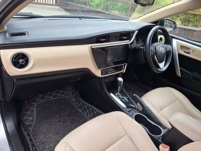 Second-hand 2017 Toyota Corolla Altis 1.8 G CVT for sale in New Delhi-11