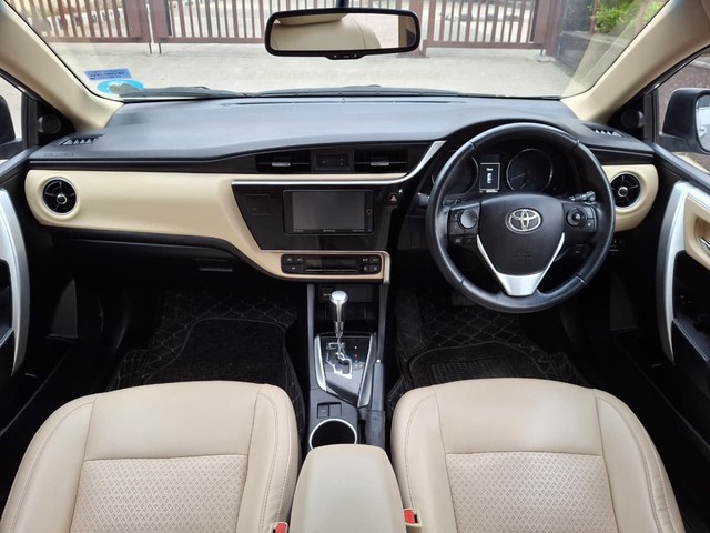 Second-hand 2017 Toyota Corolla Altis 1.8 G CVT for sale in New Delhi-9