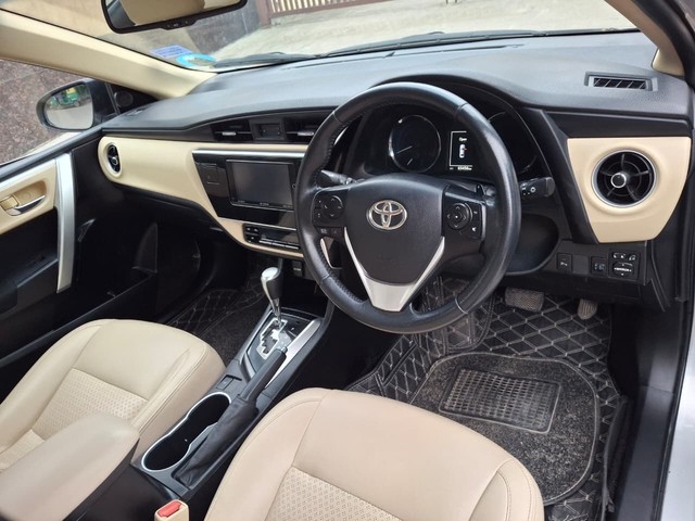 Second-hand 2017 Toyota Corolla Altis 1.8 G CVT for sale in New Delhi-8