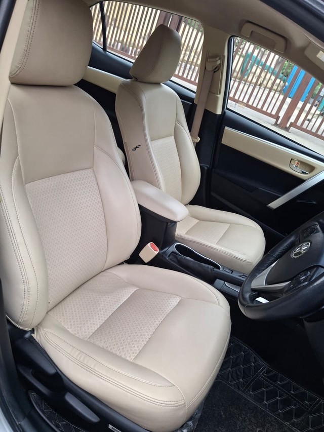 Second-hand 2017 Toyota Corolla Altis 1.8 G CVT for sale in New Delhi-12