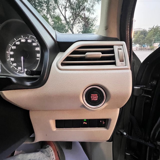 Second-hand 2018 Maruti Suzuki Swift Dzire AMT ZDI Plus for sale in Aurangabad-17