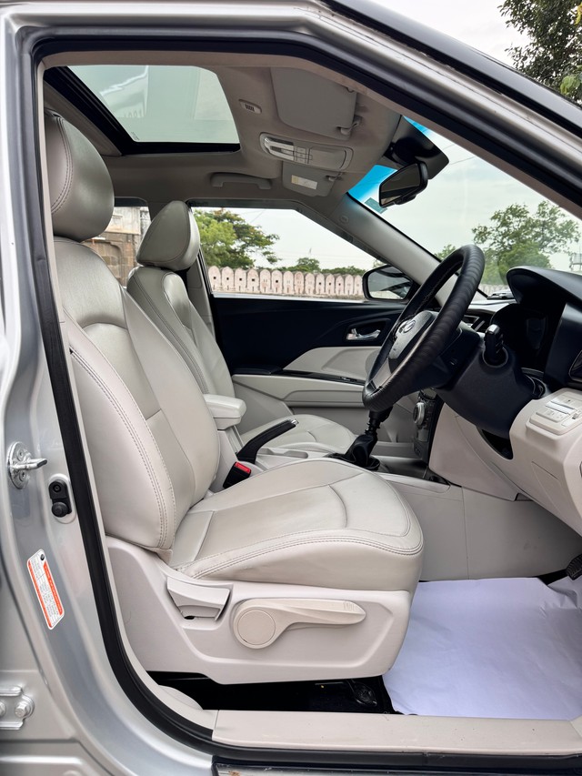 Second-hand 2020 Mahindra XUV300 W8 Option Diesel BSVI for sale in Aurangabad-12