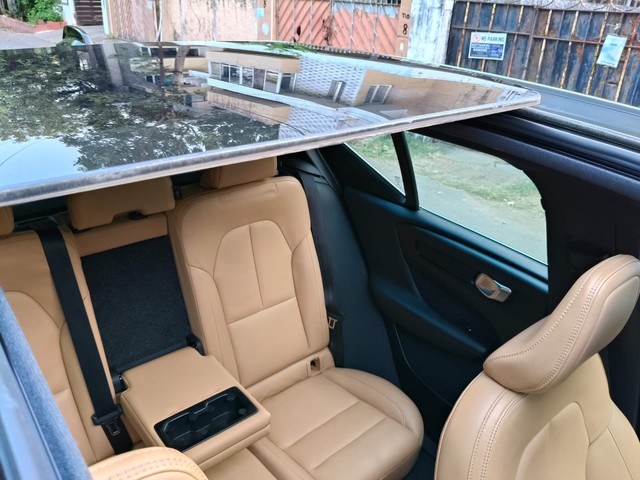 Second-hand 2018 Volvo XC40 D4 R-Design for sale in Chennai-5