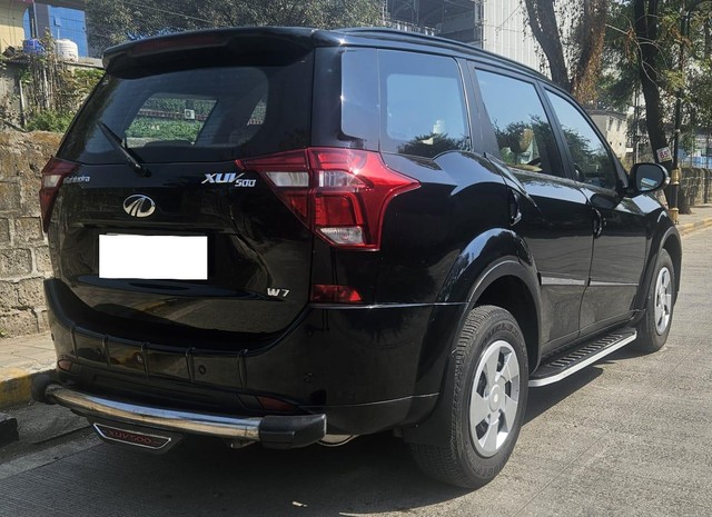 Second-hand 2018 Mahindra XUV500 W7 BSIV for sale in Pune-9