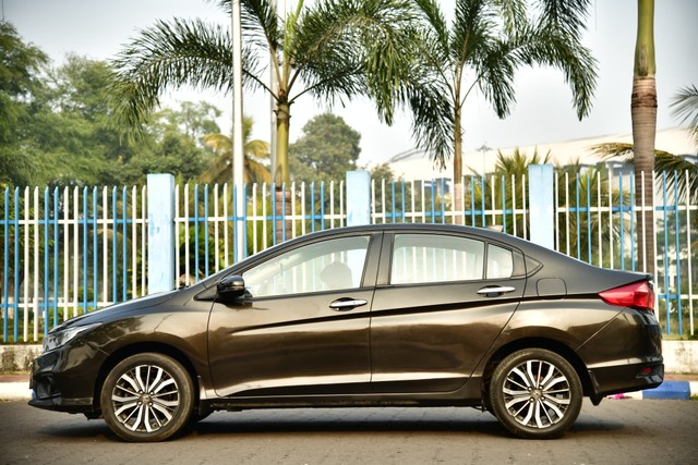 Second-hand 2018 Honda City i-VTEC VX for sale in Kolkata-4