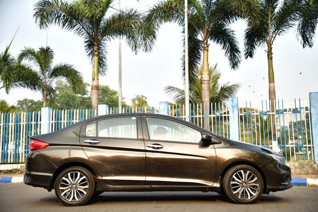 Second-hand 2018 Honda City i-VTEC VX for sale in Kolkata-1