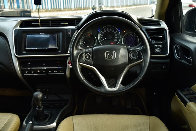Second-hand 2018 Honda City i-VTEC VX for sale in Kolkata-12