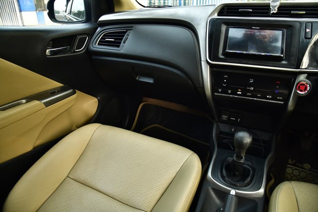 Second-hand 2018 Honda City i-VTEC VX for sale in Kolkata-17