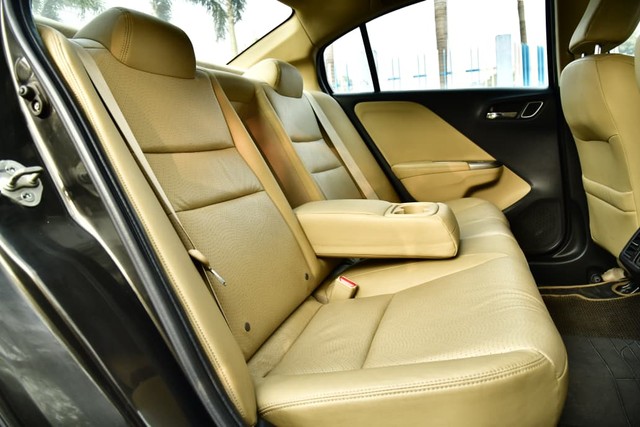 Second-hand 2018 Honda City i-VTEC VX for sale in Kolkata-10