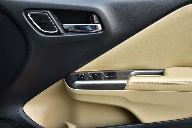 Second-hand 2018 Honda City i-VTEC VX for sale in Kolkata-16