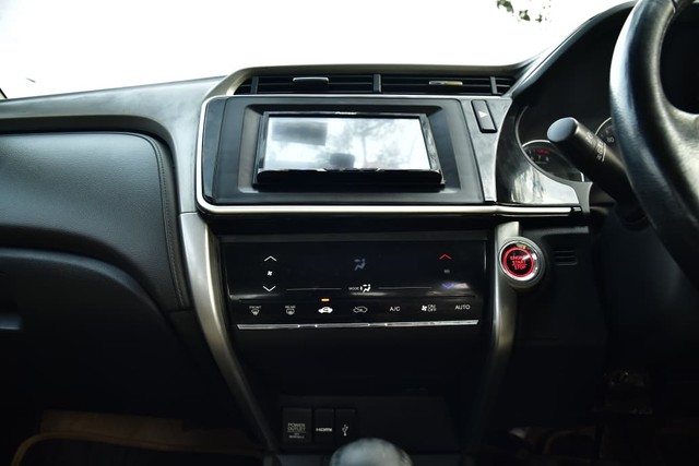 Second-hand 2018 Honda City i-VTEC VX for sale in Kolkata-13