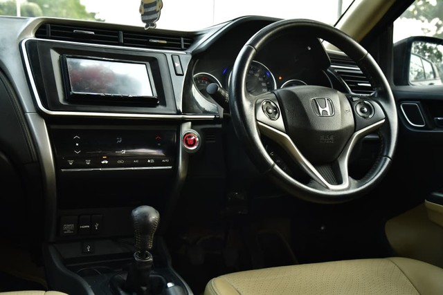 Second-hand 2018 Honda City i-VTEC VX for sale in Kolkata-7