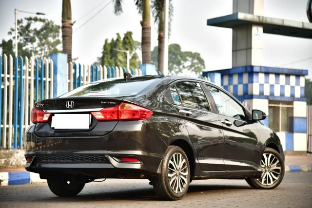 Second-hand 2018 Honda City i-VTEC VX for sale in Kolkata-18