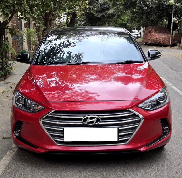 Second-hand 2017 Hyundai Elantra 1.6 SX Option for sale in Bangalore-5