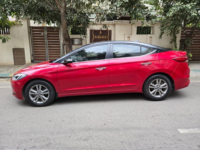 Second-hand 2017 Hyundai Elantra 1.6 SX Option for sale in Bangalore-3