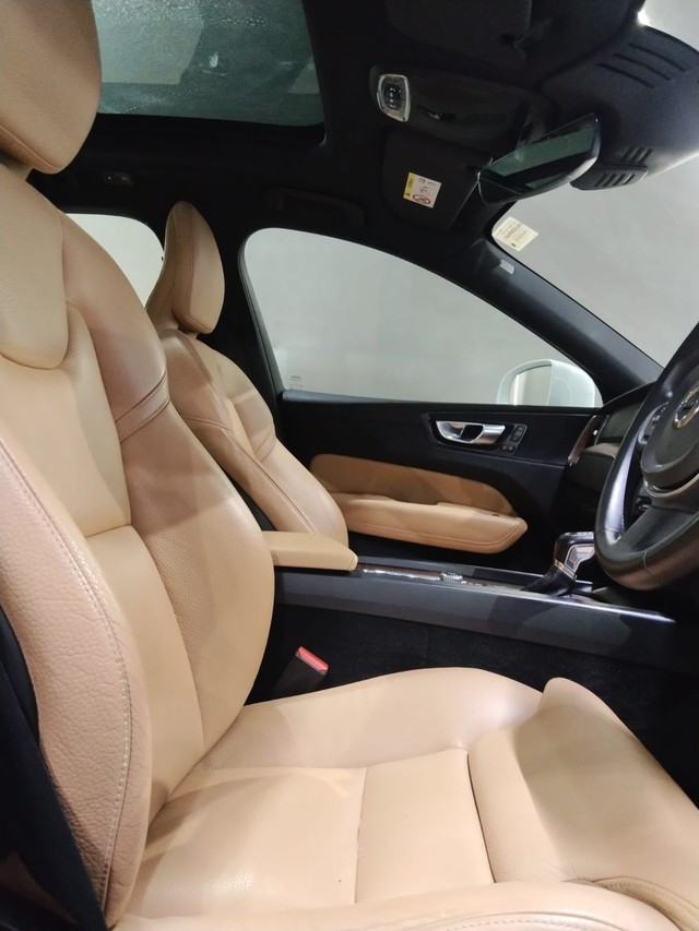 Second-hand 2019 Volvo XC60 D4 Momentum for sale in New Delhi-7