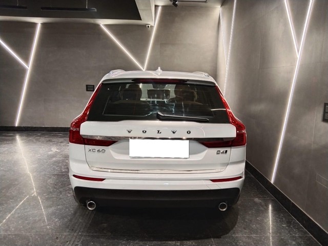 Second-hand 2019 Volvo XC60 D4 Momentum for sale in New Delhi-3