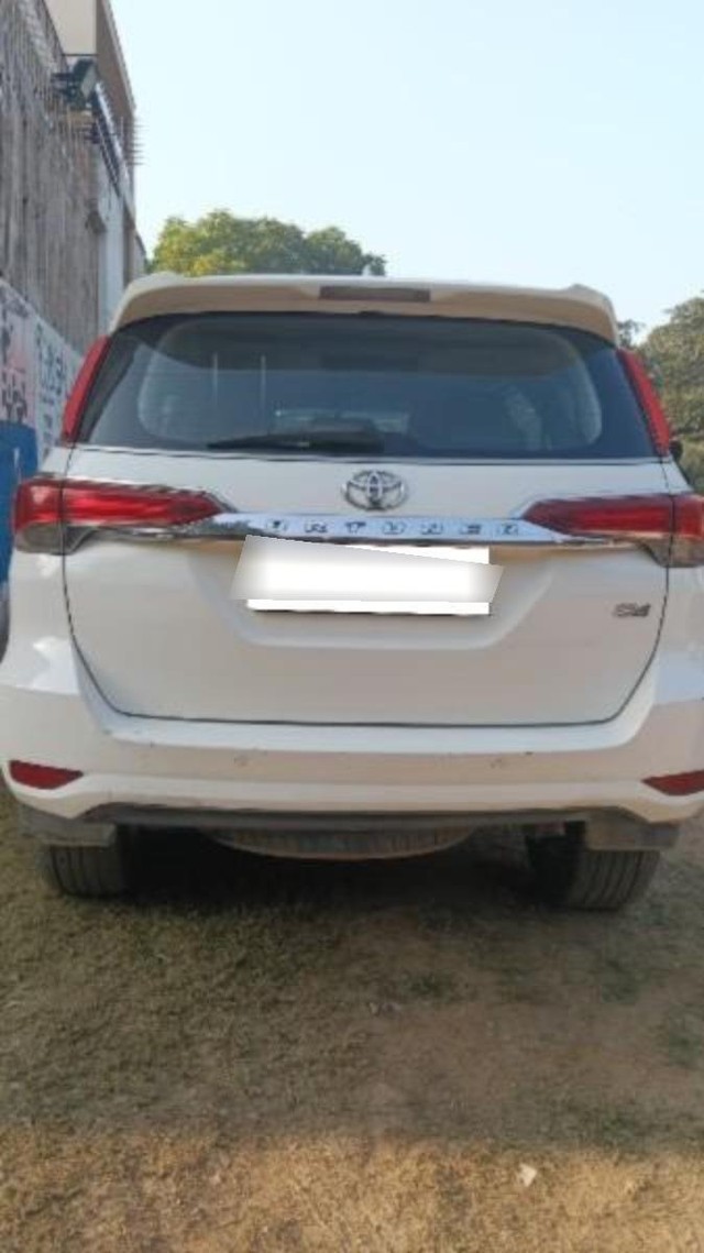 Second-hand 2018 Toyota Fortuner 2.8 4WD AT BSIV for sale in Gurgaon-3
