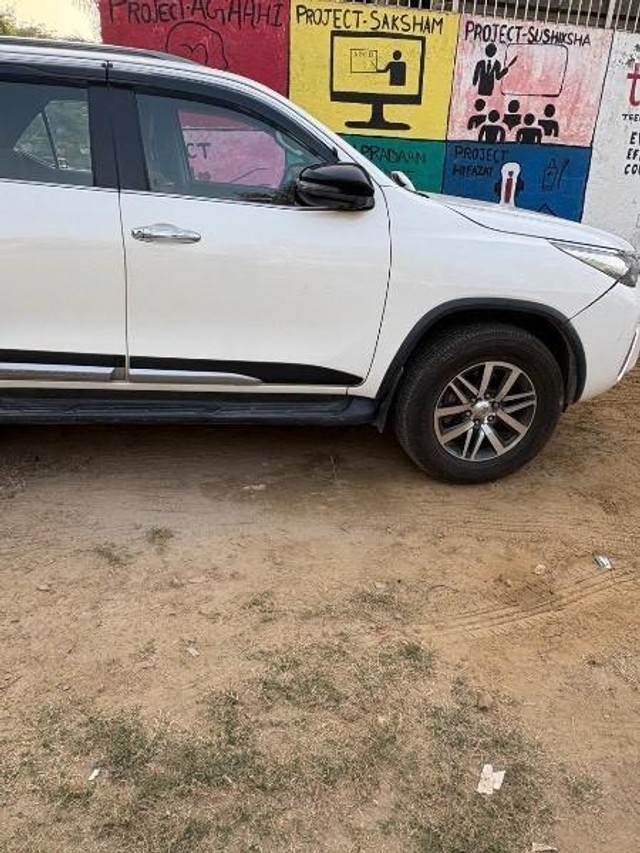 Second-hand 2018 Toyota Fortuner 2.8 4WD AT BSIV for sale in Gurgaon-5