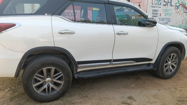 Second-hand 2018 Toyota Fortuner 2.8 4WD AT BSIV for sale in Gurgaon-4