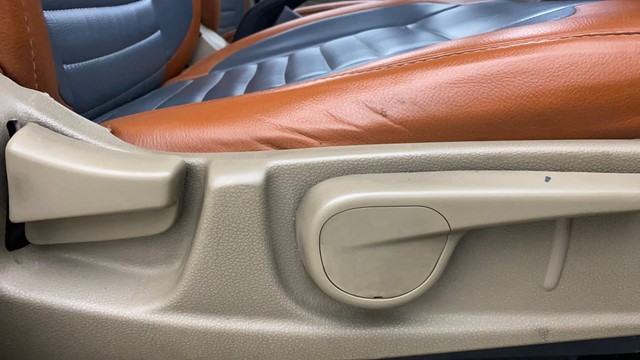 Second-hand 2017 Mahindra TUV 300 T8 for sale in Gulbarga-18