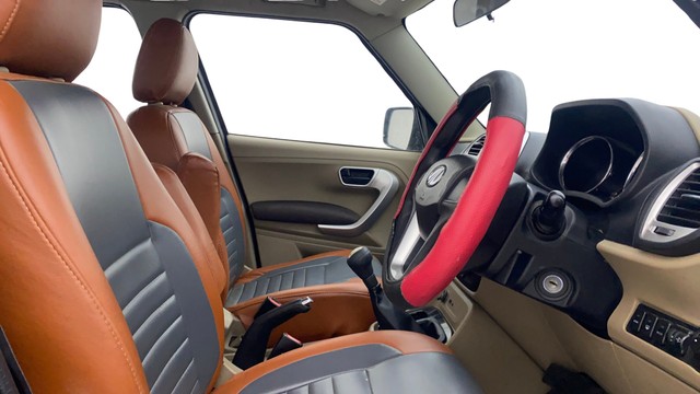 Second-hand 2017 Mahindra TUV 300 T8 for sale in Gulbarga-15