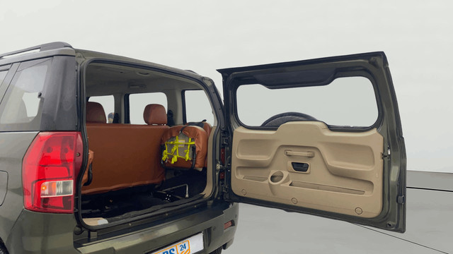 Second-hand 2017 Mahindra TUV 300 T8 for sale in Gulbarga-20