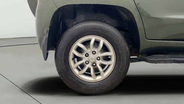 Second-hand 2017 Mahindra TUV 300 T8 for sale in Gulbarga-24