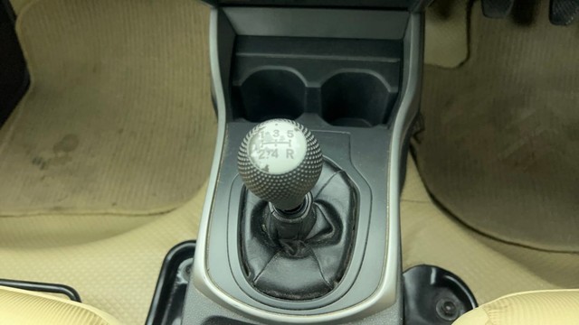 Second-hand 2016 Honda City V MT for sale in Chennai-12