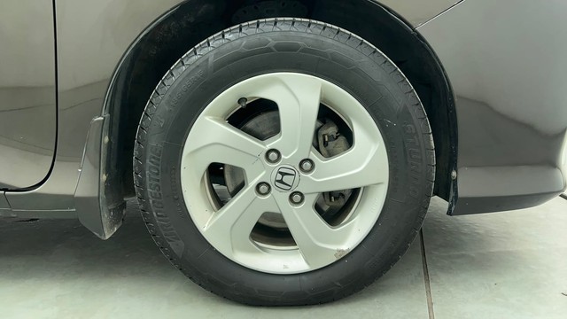 Second-hand 2016 Honda City V MT for sale in Chennai-17