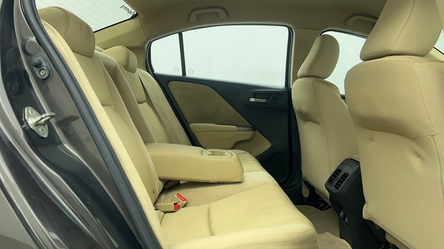 Second-hand 2016 Honda City V MT for sale in Chennai-29