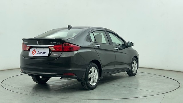 Second-hand 2016 Honda City V MT for sale in Chennai-3