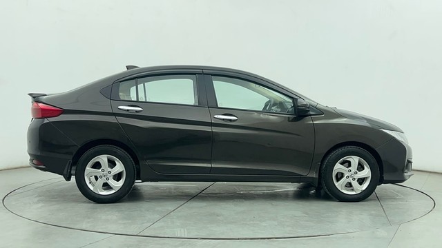 Second-hand 2016 Honda City V MT for sale in Chennai-2