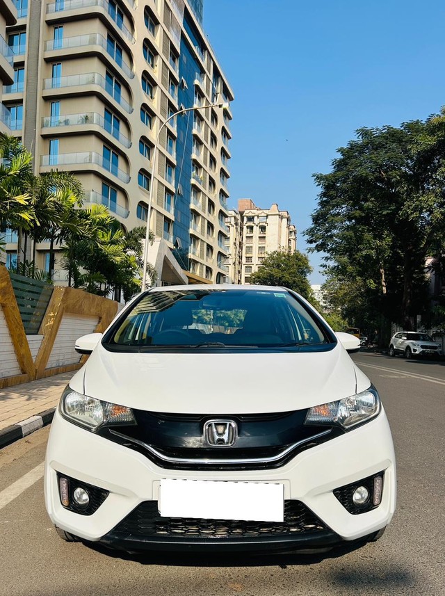 Second-hand 2016 Honda Jazz 1.5 V i DTEC for sale in Surat-5