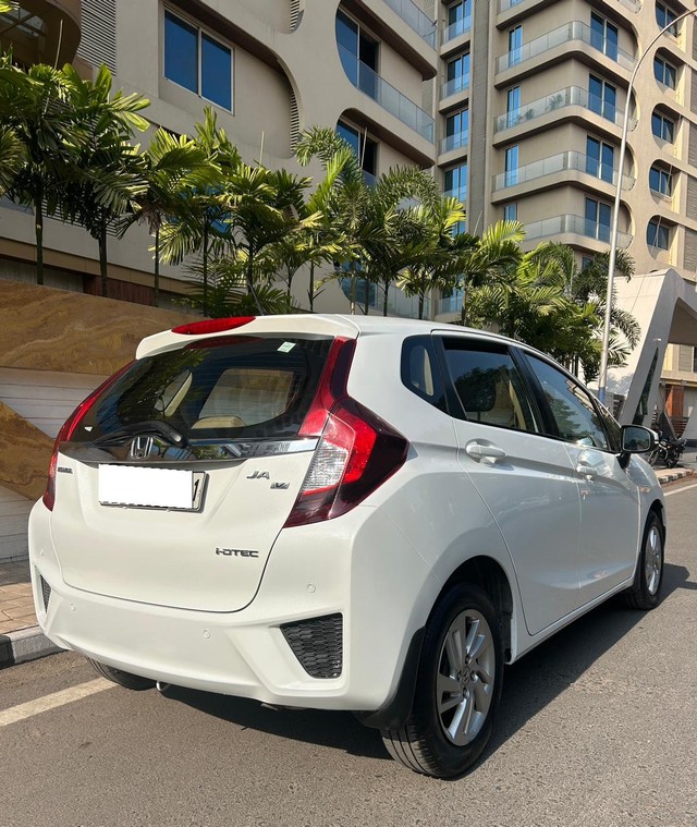 Second-hand 2016 Honda Jazz 1.5 V i DTEC for sale in Surat-6
