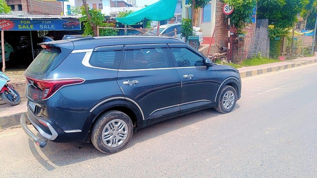 Second-hand 2023 Kia Carens Prestige BSVI for sale in Patna-3