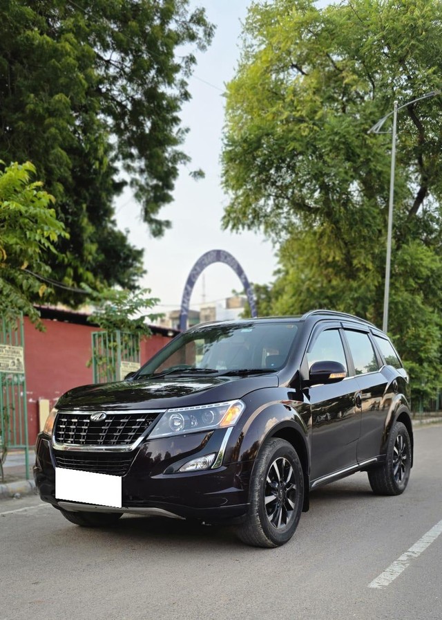 Second-hand 2018 Mahindra XUV500 W11 FWD Diesel for sale in Allahabad-11