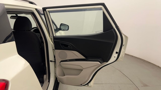 Second-hand 2023 Mahindra XUV300 W6 Diesel for sale in Chandigarh-33