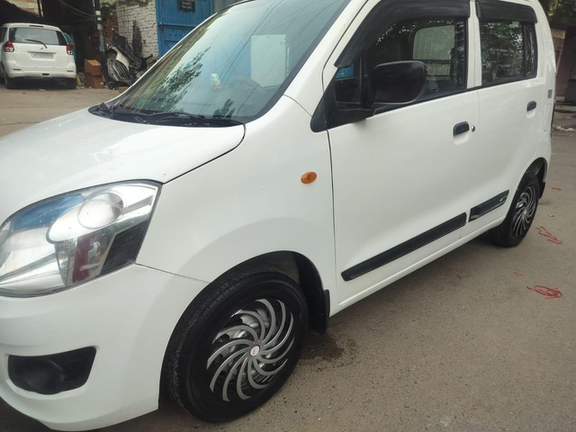 Second-hand 2017 Maruti Wagon R LXI CNG for sale in Allahabad-12