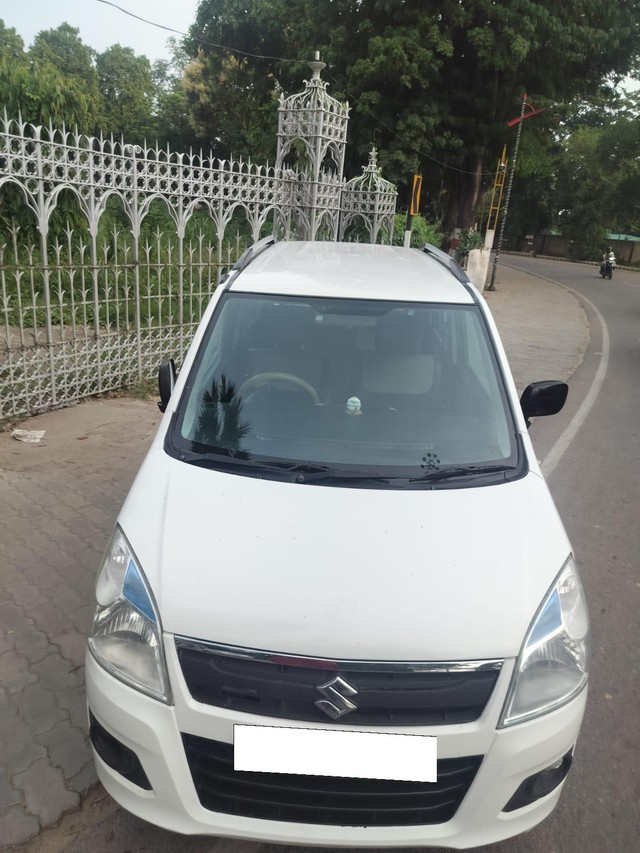 Second-hand 2017 Maruti Wagon R LXI CNG for sale in Allahabad-5