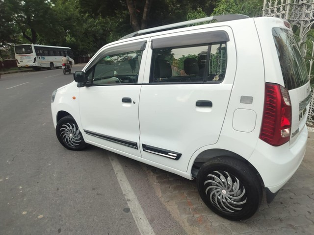 Second-hand 2017 Maruti Wagon R LXI CNG for sale in Allahabad-15